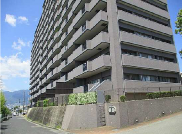 広島市西区井口台、マンションの外観画像です