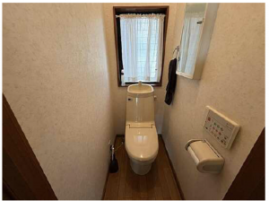 広島市西区草津梅が台、中古一戸建てのトイレ画像です