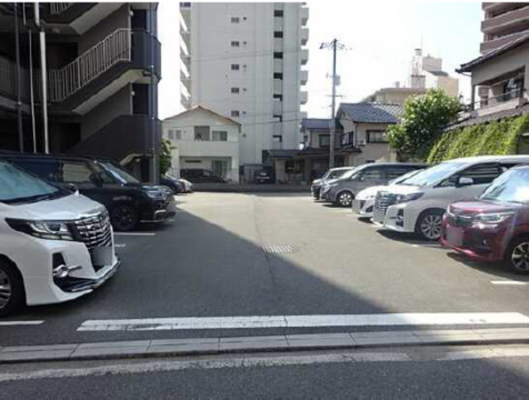 広島市南区宇品東、マンションの駐車場画像です