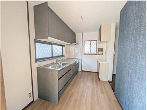 広島市南区向洋新町、中古一戸建てのキッチン画像です