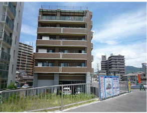 広島市南区南蟹屋、マンションの外観画像です