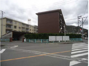 呉市焼山東、マンションの外観画像です