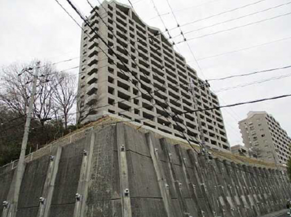 広島市西区井口台、マンションの外観画像です