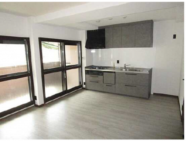 広島市東区上温品、マンションの居間画像です