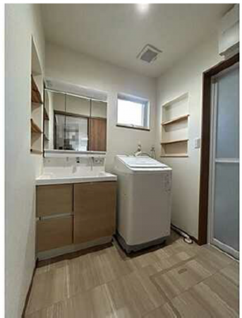 広島市南区堀越、中古一戸建ての洗面画像です