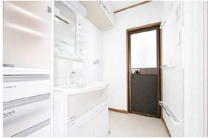 広島市東区戸坂千足、中古一戸建ての洗面画像です