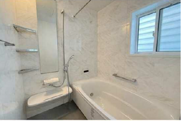 広島市西区田方、中古一戸建ての風呂画像です