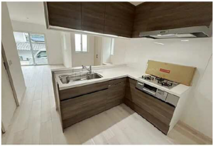 広島市東区上温品、新築一戸建てのキッチン画像です