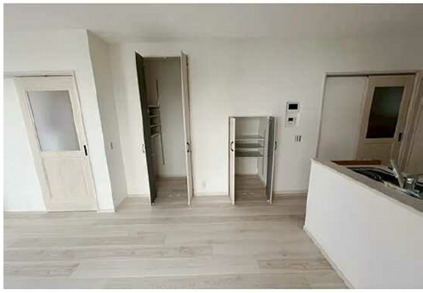 広島市東区上温品、新築一戸建ての居間画像です