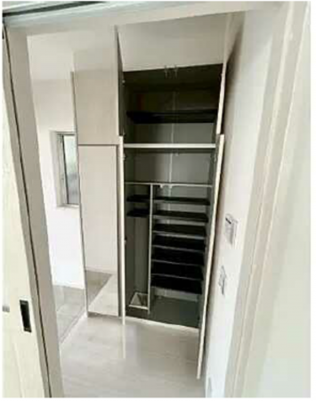 広島市東区上温品、新築一戸建ての玄関画像です