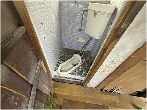 広島市西区観音新町、中古一戸建てのトイレ画像です