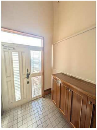 広島市南区向洋新町、中古一戸建ての玄関画像です