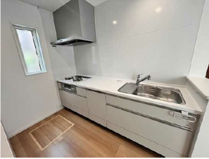 広島市西区井口鈴が台、新築一戸建てのキッチン画像です