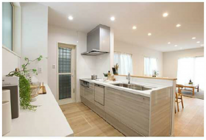 広島市西区新庄町、中古一戸建てのキッチン画像です