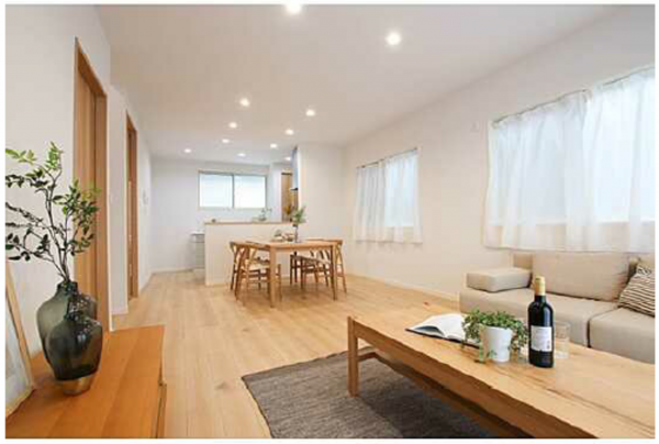 広島市西区新庄町、中古一戸建ての居間画像です