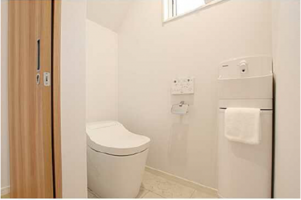 広島市西区新庄町、中古一戸建てのトイレ画像です