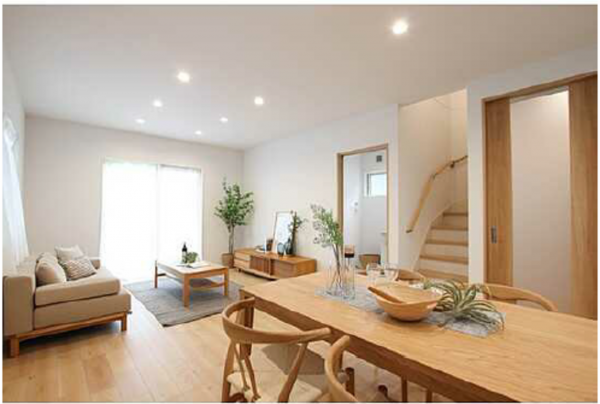 広島市西区新庄町、中古一戸建ての居間画像です