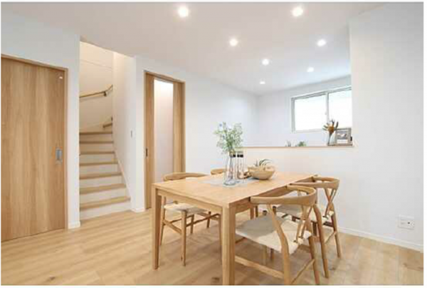 広島市西区新庄町、中古一戸建ての居間画像です