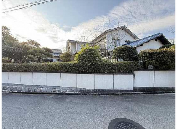 広島市東区上温品、中古一戸建ての外観画像です