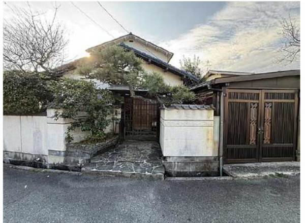 広島市東区上温品、中古一戸建ての外観画像です