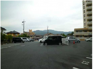 広島市東区中山南、マンションの駐車場画像です