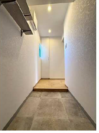 広島市南区東雲、マンションの玄関画像です