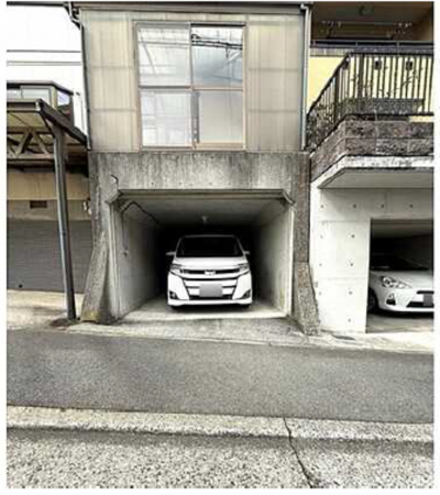 広島市南区仁保南、中古一戸建ての駐車場画像です