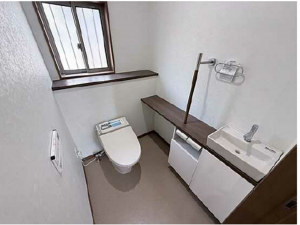 広島市東区上温品、中古一戸建てのトイレ画像です