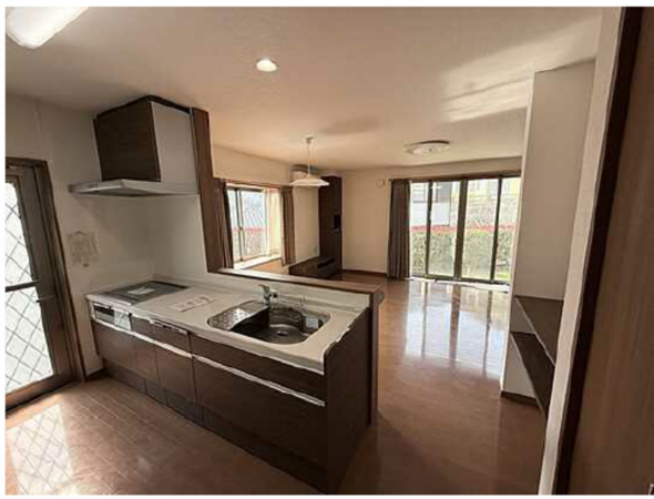 広島市東区上温品、中古一戸建てのキッチン画像です