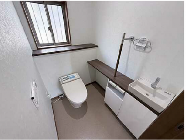 広島市東区上温品、中古一戸建てのトイレ画像です
