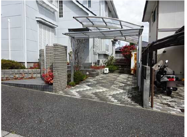 広島市南区仁保南、中古一戸建ての駐車場画像です