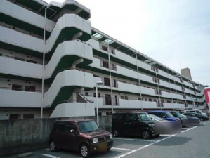 広島市南区東雲本町、マンションの外観画像です