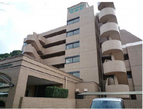 広島市南区西霞町、マンションの外観画像です