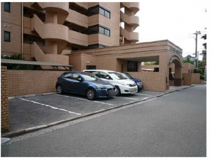 広島市南区西霞町、マンションの駐車場画像です