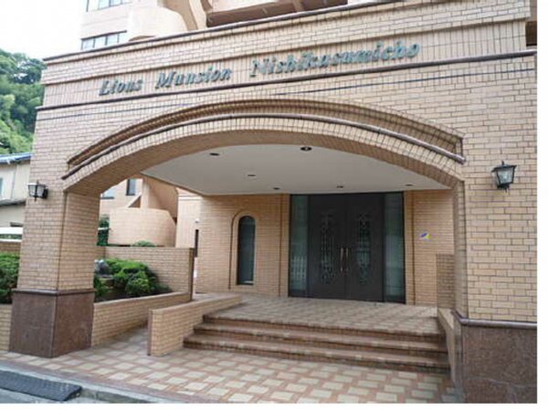 広島市南区西霞町、マンションの画像です