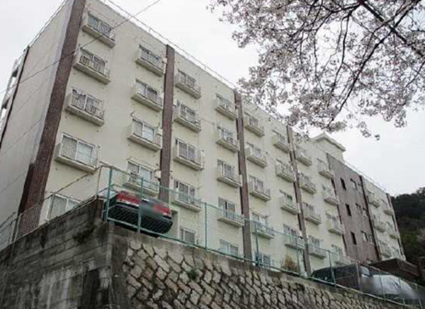 広島市東区山根町、マンションの外観画像です