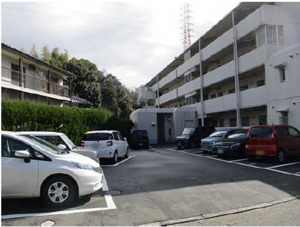 広島市西区田方、マンションの駐車場画像です