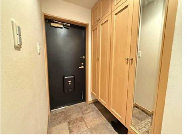 広島市西区井口台、マンションの玄関画像です