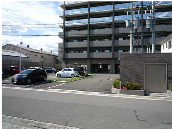 広島市南区東雲、マンションの駐車場画像です