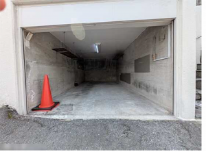 広島市南区仁保、中古一戸建ての駐車場画像です