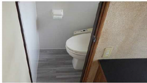 広島市東区上温品、中古一戸建てのトイレ画像です