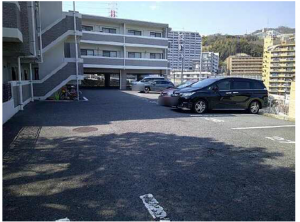 広島市西区古江西町、マンションの駐車場画像です