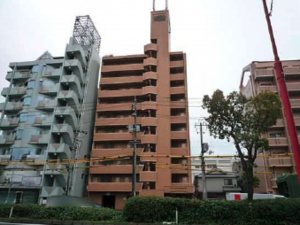 広島市南区西霞町、マンションの外観画像です