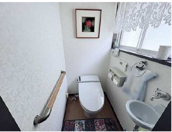 広島市東区牛田新町、中古一戸建てのトイレ画像です