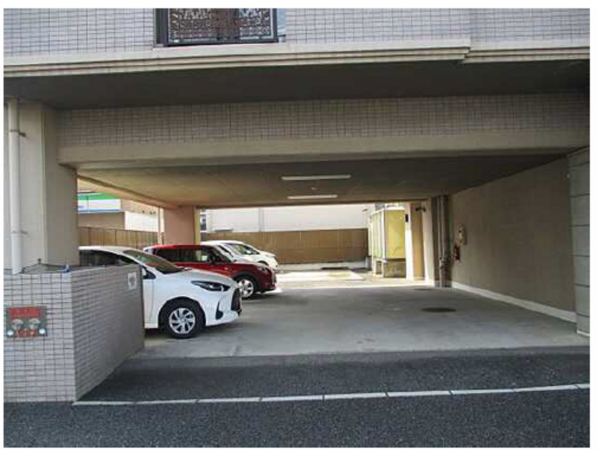 広島市西区観音町、マンションの駐車場画像です
