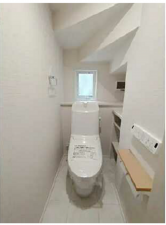 広島市東区牛田旭、新築一戸建てのトイレ画像です