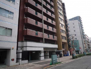 広島市南区松川町、マンションの外観画像です