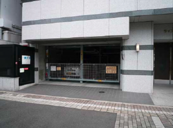 広島市南区松川町、マンションの駐車場画像です