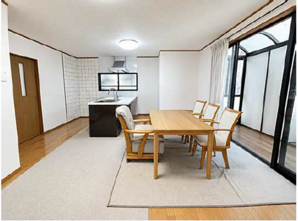 広島市東区中山上、中古一戸建ての居間画像です