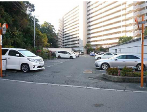 広島市南区元宇品町、マンションの駐車場画像です